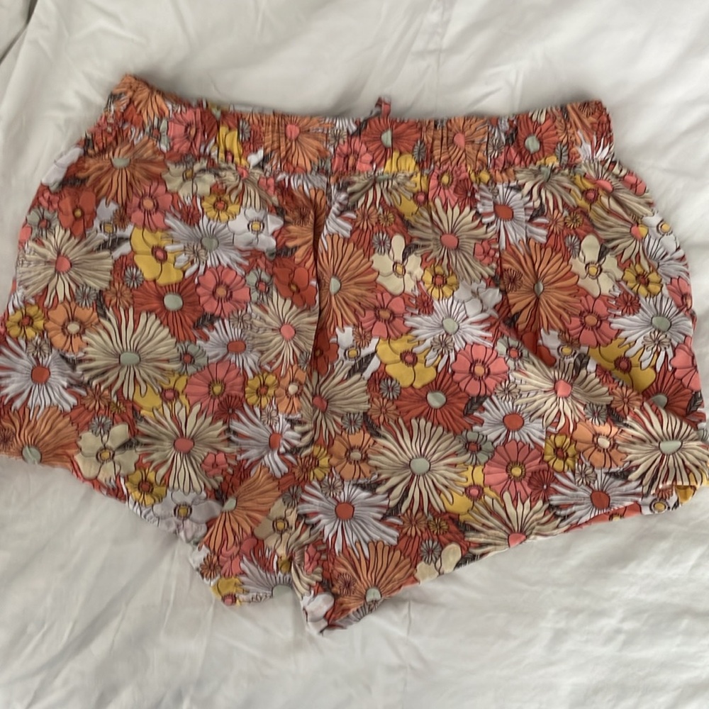 Shorts - Picture 3 of 3